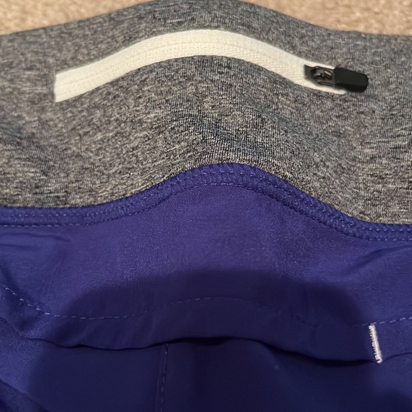 Women’s small MPG running shorts - Picture 4 of 5